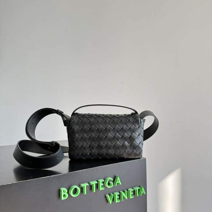 Picture of Bottega Veneta Handbags _SKUfw232187152fw